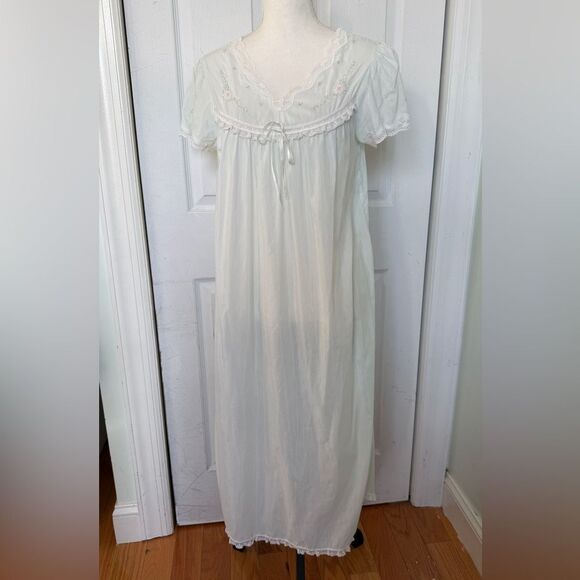 1970s Coquette Girl Romantic Barbiecore Nightgown by Barbizon